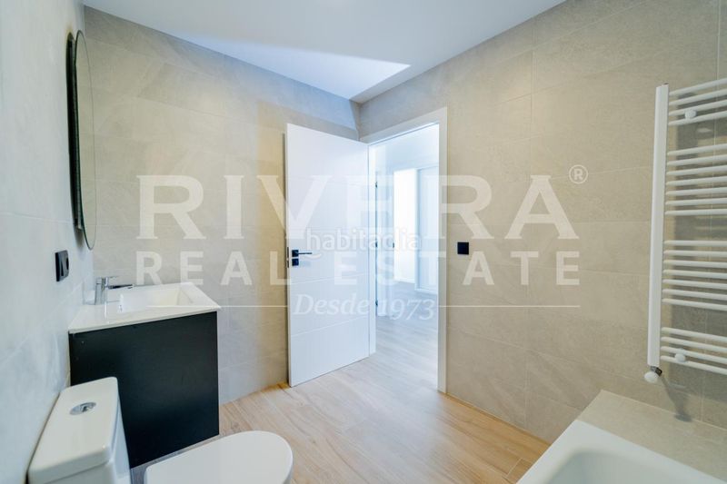 Foto 43e41c83-d029-4a87-b05b-b53a4cea1d74. Casa pareada en Navia Vigo