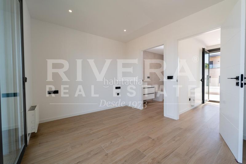 Foto 49dfef6b-f08a-4b96-9b73-0d157c5b7c24. Casa pareada en Navia Vigo