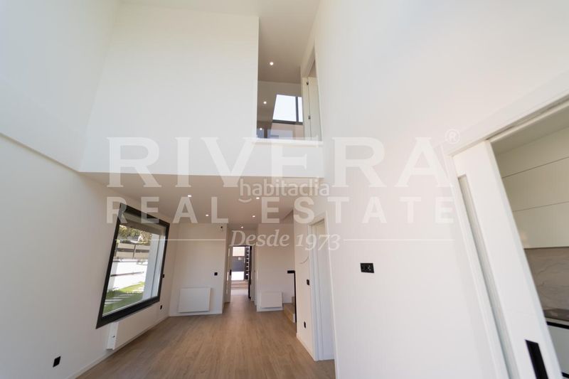 Foto 856c42a0-812b-4056-9aa8-2192795f977d. Casa pareada en Navia Vigo
