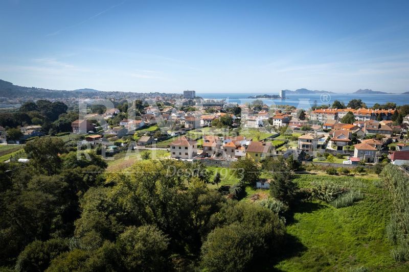 Foto c3d74321-ab42-4d21-a199-827e160cba93. Casa pareada en Navia Vigo