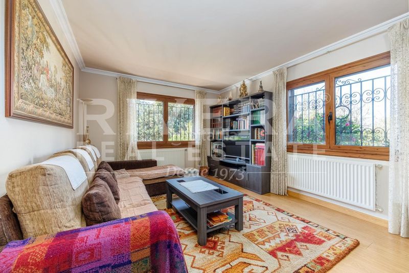 Foto a23be8bc-3838-4d37-b842-c1f4b37e8ca2. Xalet amb calefacció aparcament piscina a Nigrán centro Nigrán