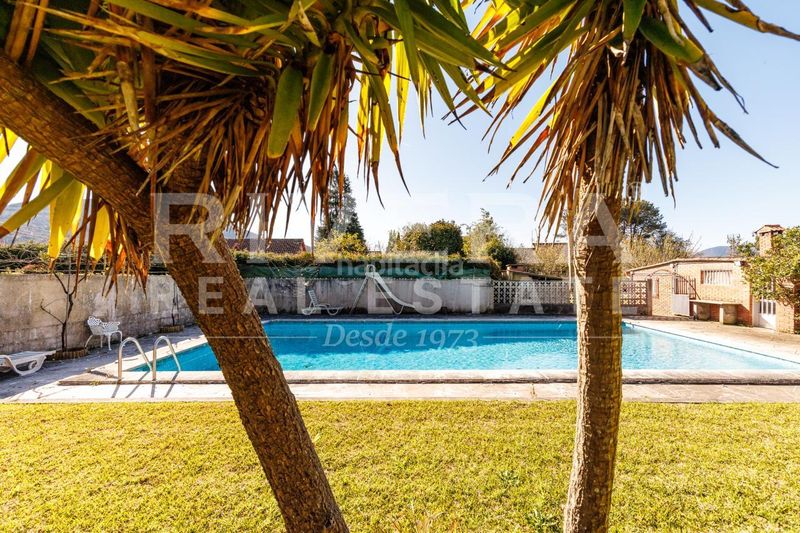 Foto a7ea28d8-0823-48f8-8b36-21e7f8ce4a87. Xalet amb calefacció aparcament piscina a Nigrán centro Nigrán