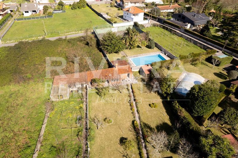 Foto aa6799db-857d-43b9-821d-6c65cdc66381. Xalet amb calefacció aparcament piscina a Nigrán centro Nigrán