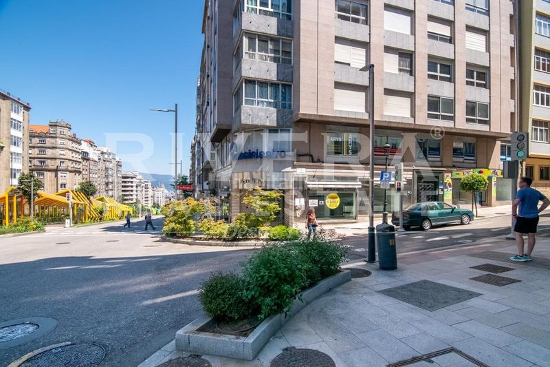 Foto 94ec5d65-8c08-42dc-bd3d-5d4436eb0e6f. Local comercial en Plaza España - Corte Inglés Vigo