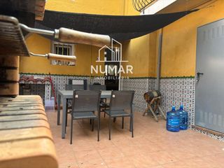 Casa adossada a Mont Ferrant-Joan Carles I. Casa con patio, terrazas y parking privado