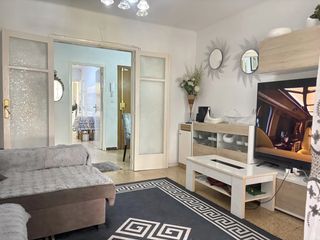 Apartament a Rocafonda. Piso de 4 dormitorios con ascensor, 2 balcones y galería