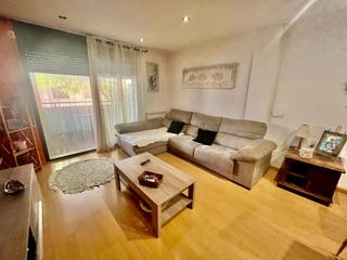 Pis  Carrer partida la mitjana. Piso de 3 habitaciones amplio y luminoso.