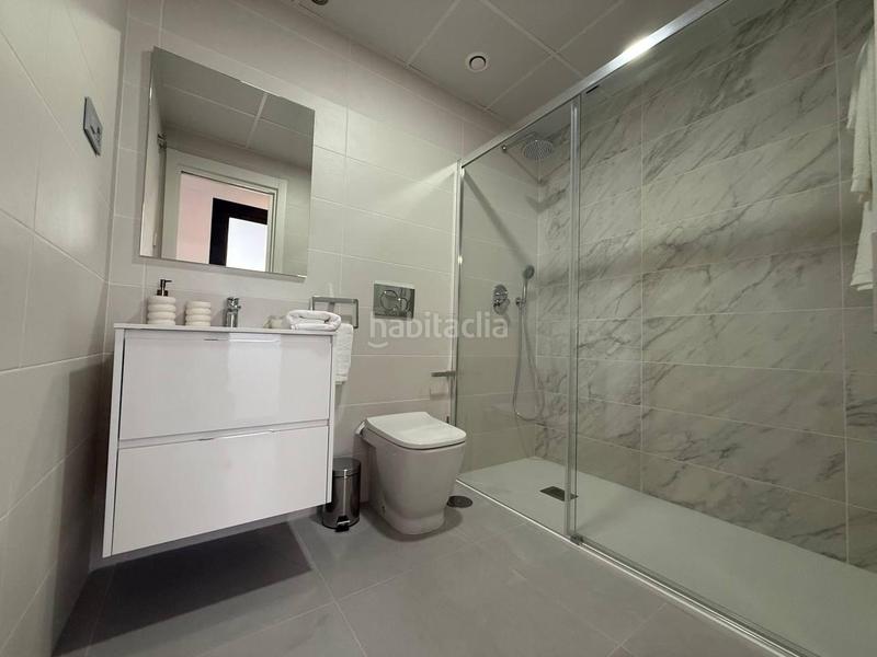 Foto 21bd2e49-baeb-4e82-b62c-cdaf8fad4708. Apartamento s con vistas al mar y al campo de golf en Benidorm