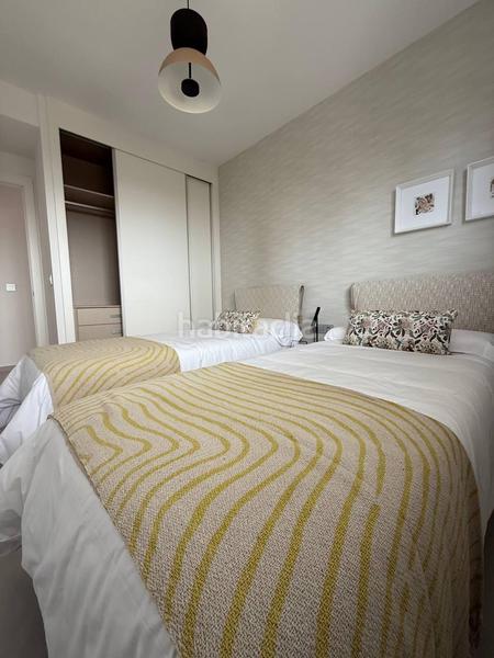 Foto 2463aae4-9752-4b4d-aeb2-17420d4eb5b9. Apartamento s con vistas al mar y al campo de golf en Benidorm