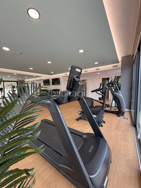 Foto 41b81dd3-1c0f-4260-8fbb-27f2460e7ce4. Apartamento s con vistas al mar y al campo de golf en Benidorm