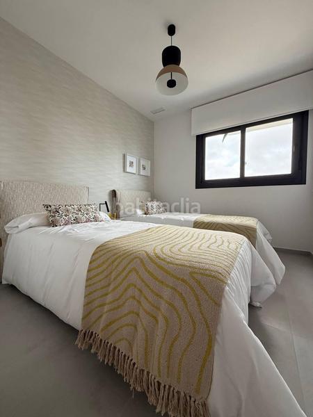 Foto 594dd415-2285-46e7-bb3f-1a8f209dce43. Apartamento s con vistas al mar y al campo de golf en Benidorm