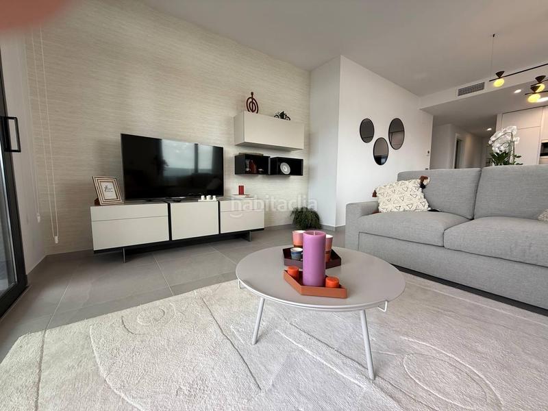Foto 912c27bd-d44b-4040-aabc-aad439a6ea29. Apartamento s con vistas al mar y al campo de golf en Benidorm