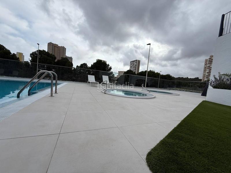 Foto ab57b68d-55e3-4fe4-93f0-5e8ef0395d91. Apartamento s con vistas al mar y al campo de golf en Benidorm