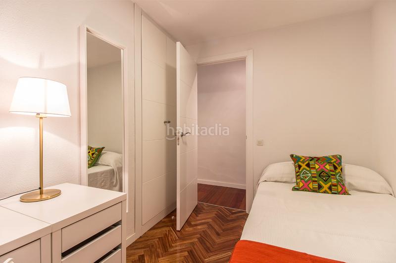 Foto 3762d987-2424-4c83-9aa4-2899956c15dc. Alquiler piso alegre y luminoso aptto. ext., planta 3ª, céntrico, 3 dorm. , 2 aseos, terraza, amueblado, cocina completa; servicio de portería en Madrid