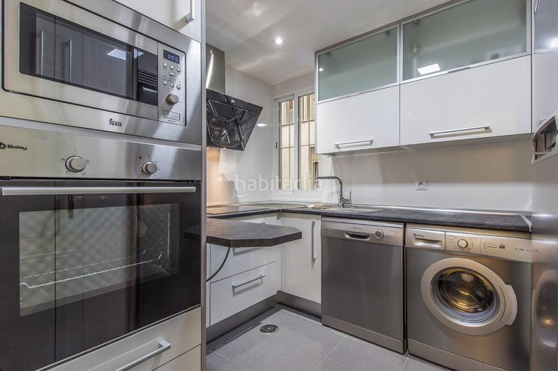 Foto 40948dfd-4f25-42c1-85da-4c450aef94c3. Alquiler piso alegre y luminoso aptto. ext., planta 3ª, céntrico, 3 dorm. , 2 aseos, terraza, amueblado, cocina completa; servicio de portería en Madrid