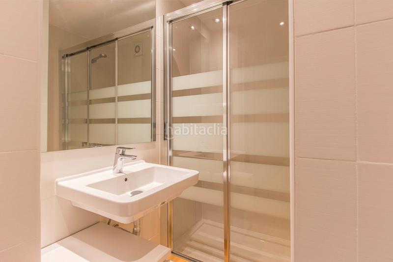 Foto 6fcd4e3f-9d34-4156-b878-f1ea01a77f38. Alquiler piso alegre y luminoso aptto. ext., planta 3ª, céntrico, 3 dorm. , 2 aseos, terraza, amueblado, cocina completa; servicio de portería en Madrid