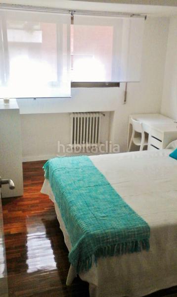 Foto c6380da1-9b08-49bd-a92b-293abff1f72f. Alquiler piso alegre y luminoso aptto. ext., planta 3ª, céntrico, 3 dorm. , 2 aseos, terraza, amueblado, cocina completa; servicio de portería en Madrid