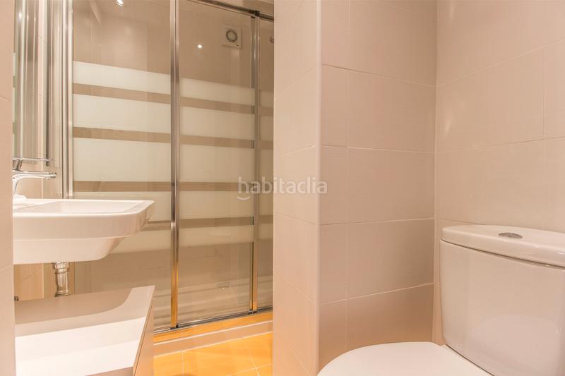 Foto d23fd319-6b0d-4bb9-aaba-56ef193ea930. Alquiler piso alegre y luminoso aptto. ext., planta 3ª, céntrico, 3 dorm. , 2 aseos, terraza, amueblado, cocina completa; servicio de portería en Madrid
