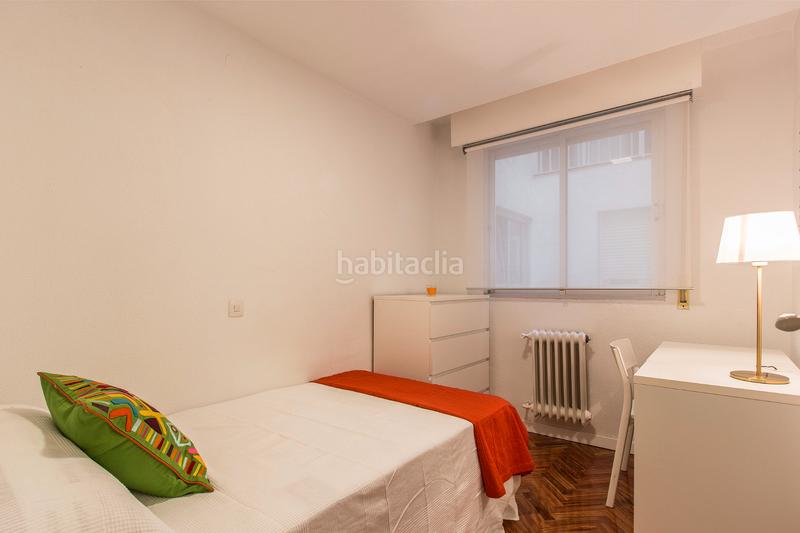 Foto e5c5bcbb-84e4-4a24-96a9-e0df7004638b. Alquiler piso alegre y luminoso aptto. ext., planta 3ª, céntrico, 3 dorm. , 2 aseos, terraza, amueblado, cocina completa; servicio de portería en Madrid