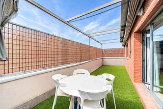 Ground floor in Sur - PAU 4. Hogares vende estupendo bajo de 3 dormitorios con terraza en pau