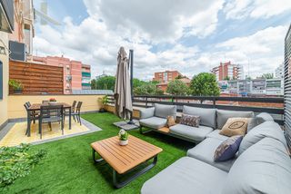 Piso  Calle menorca. ¡hogares vende excelente piso con 28m2 de terraza!