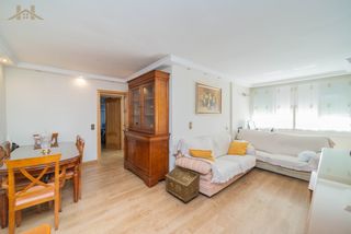 Flat  Avenida olímpica. Fantástico piso reformado de 3 dormitorios, 1 baño y trastero in