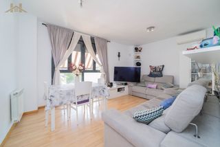 Piso en Sur - PAU 4. Hogares vende fabuloso piso de tres dormitorios con piscina en e