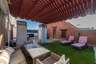Flat in Sur - PAU 4. Hogares vende estupendo piso de 3 dormitorios con amplia terraza