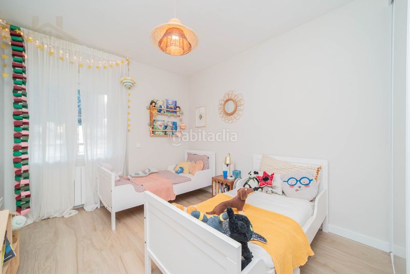 Foto 2ebb3a38-49fb-464c-b01a-bd16a6d31252. Piso hogares mostoles vende en exclusiva espectacular vivienda completamente reformada de 3 habitaciones, 2 baños y vestidor en estoril en Móstoles