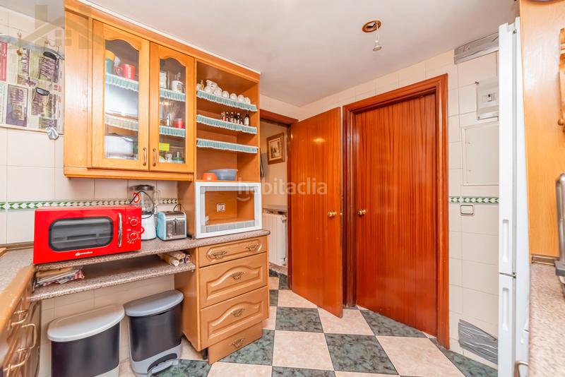 Foto 84346ca0-7aaa-4584-8a20-0203913c716e. Chalet  adosado en venta en calle tulipán en Móstoles