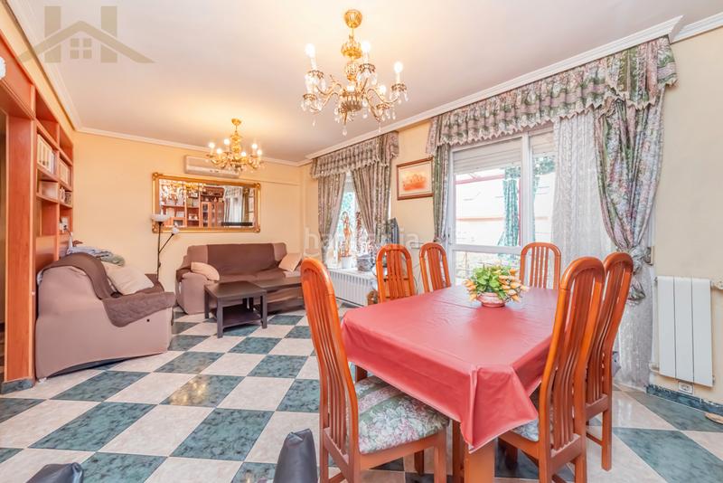 Foto 89b12719-cc4c-4a0b-bd93-5e4b5b4aaeaf. Chalet  adosado en venta en calle tulipán en Móstoles