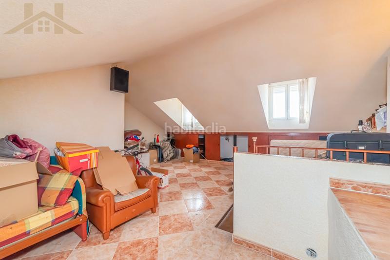 Foto 956a965e-750c-4be5-af92-9af749aa2686. Chalet  adosado en venta en calle tulipán en Móstoles