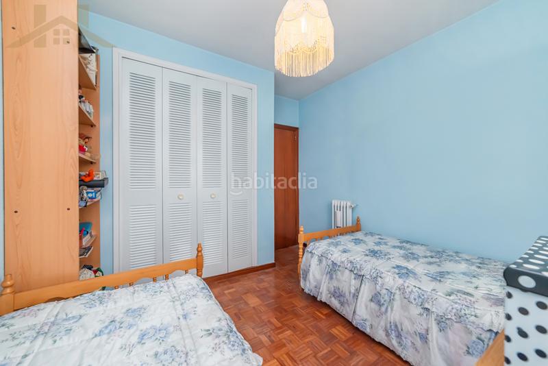 Foto 9892f968-1098-4ee4-8d4a-2347c8fdd1f1. Chalet  adosado en venta en calle tulipán en Móstoles