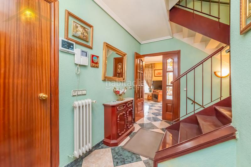 Foto ecf9af24-8ad4-4cbb-8ebd-c7f55d6b3c0b. Chalet  adosado en venta en calle tulipán en Móstoles