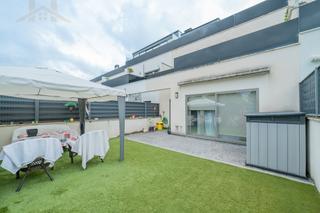 Casa adossada a Sur - PAU 4. Estupendo chalet de 4 dormitorios en el pau de mostoles