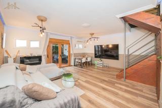 Xalet  Calle clavel. Chalet adosado en venta en calle clavel