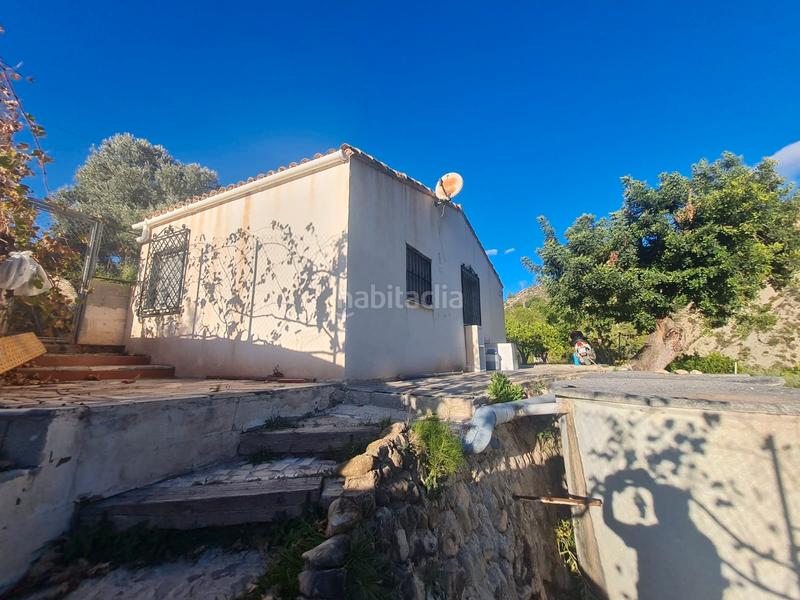 Foto 05c04773-f56d-407e-ab26-a0cc3e866932. Masia amb xemeneia aparcament a Orxeta