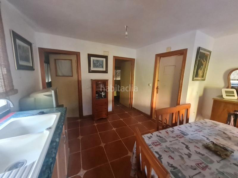 Foto 0dc1cf37-d5d3-44ad-9d12-9f688b1e8592. Masia amb xemeneia aparcament a Orxeta