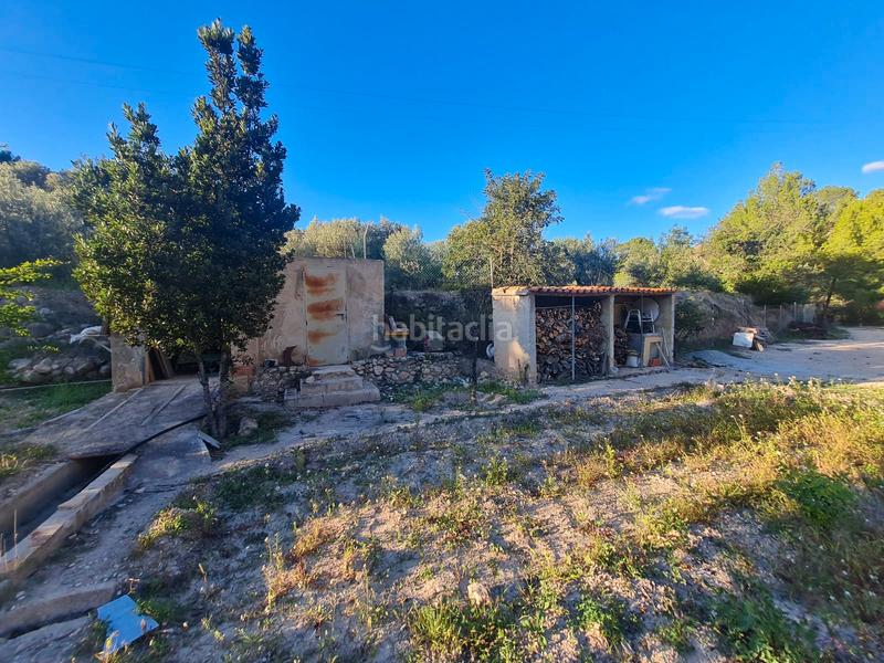 Foto 5a3e9004-4569-47f1-96b3-1902dadc8547. Masia amb xemeneia aparcament a Orxeta