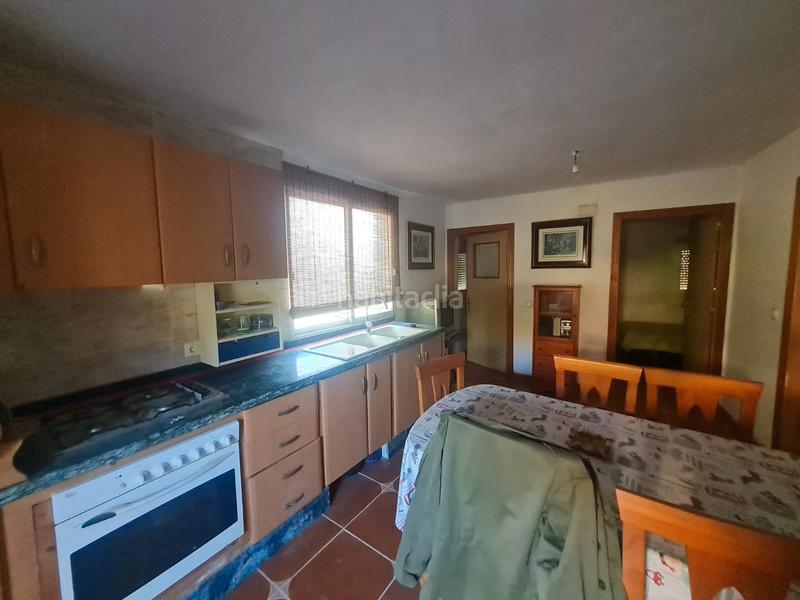 Foto 6ff72812-32ab-47bc-82bd-48799a3509a2. Masia amb xemeneia aparcament a Orxeta