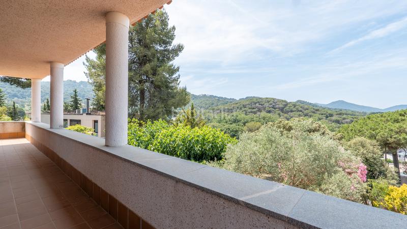 Foto 8f2d830d-bacf-4dbc-8f7b-8389c6ed3832. Maison avec cheminée chauffage parking dans Vilanova del Vallès