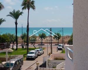 Maison jumelée  Avenida papa luna e 118. Casa adosada con vistas laterales al mar, muy bien cuidada y con