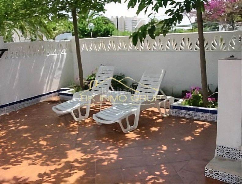 Foto ce9ea772-cf40-435f-819a-97fa369cbbb2. Apartament amb xemeneia piscina a Playa Norte Peñíscola