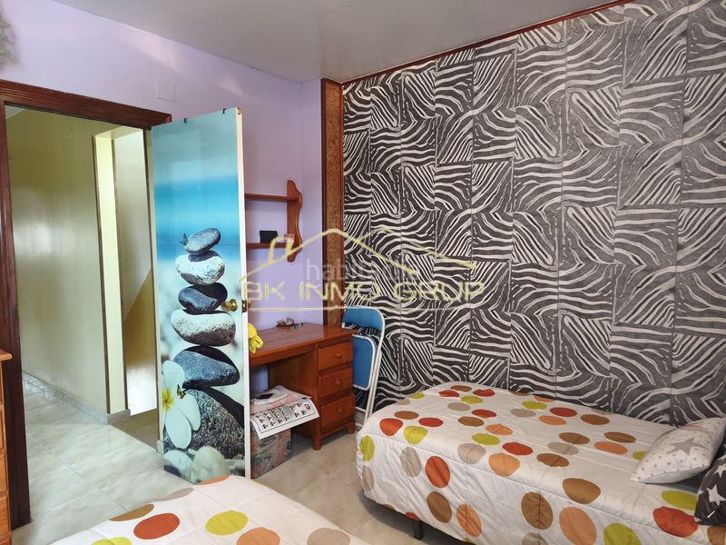 Foto bbdf001b-091f-43bb-a873-88874b22099d. Casa adossada amb aparcament a Traiguera