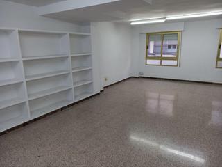 Lloguer Local Comercial a Pont Nou - Corazón de Jesús. Se alquila local entresuelo