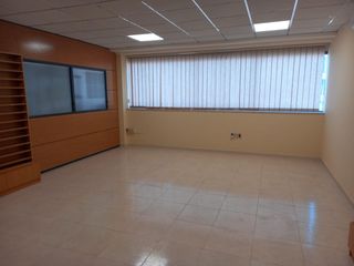 Location Bureau à San Crispín. Se alquila oficina entresuelo.