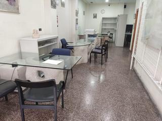 Lloguer Local Comercial a Calle poeta miguel hernandez 9. Gran oportunidad en el centro de elche! se alquila o traspasa lo