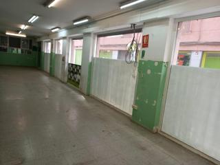 Lloguer Local Comercial a Centro. Se alquila local esquina