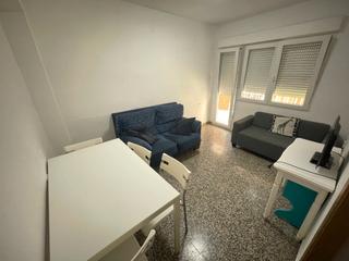 Location Appartement à Calle obispo sancho dávila 20. Estudiantes. muebles puestos nuevos el curso pasado