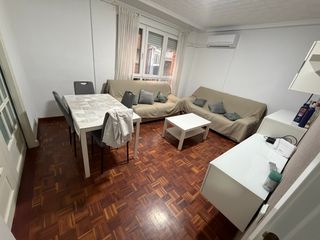 Miete Etagenwohnung in Calle periodista nicolás ortega pagán 5. Estudiantes